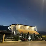 Mega מלון Gjirokastër